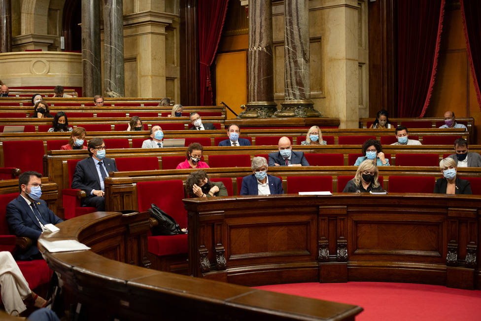 El Parlament rechaza la propuesta de la CUP y defiende un referéndum acordado con el Estado