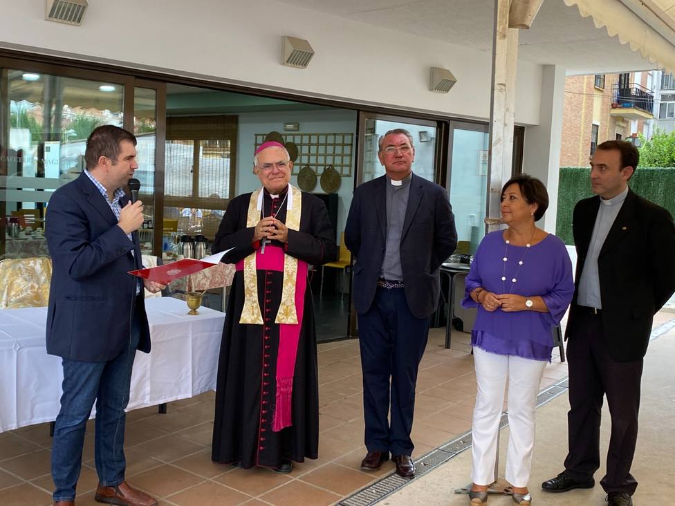 El obispo bendice las instalaciones de la Cafetería Tabgha en la Escuela de Magisterio de Sagrado Corazón
