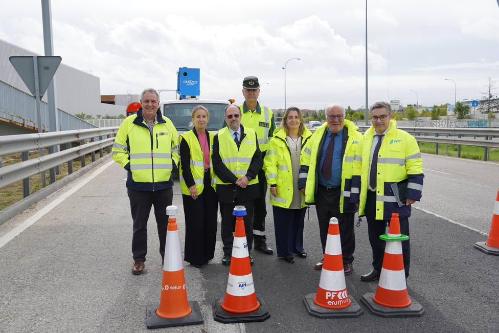 La Dirección General de Tráfico y la Dirección General de Carreteras presentan los conos conectados para obras