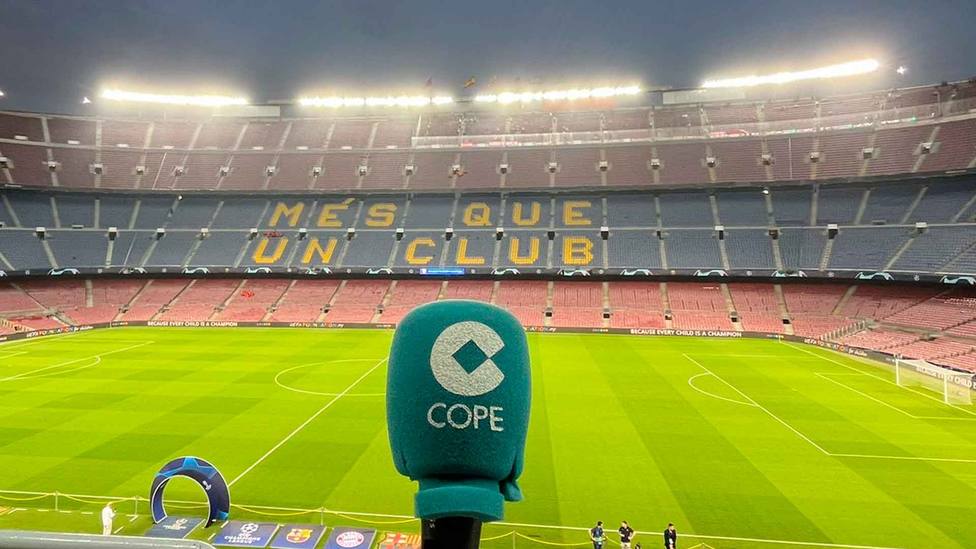 Micrófono de Tiempo de Juego en la cabina de retransmisión del Camp Nou