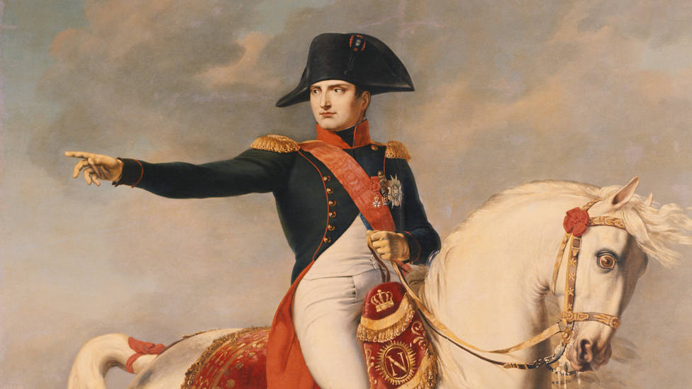 Napoleón Bonaparte con uno de sus famosos bicornios negros