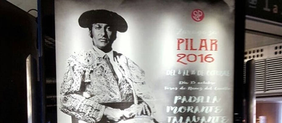 Uno de los carteles con Morante como protagonista que ha sido retirado por orden de Adif. TESEO COMUNICACIÓN