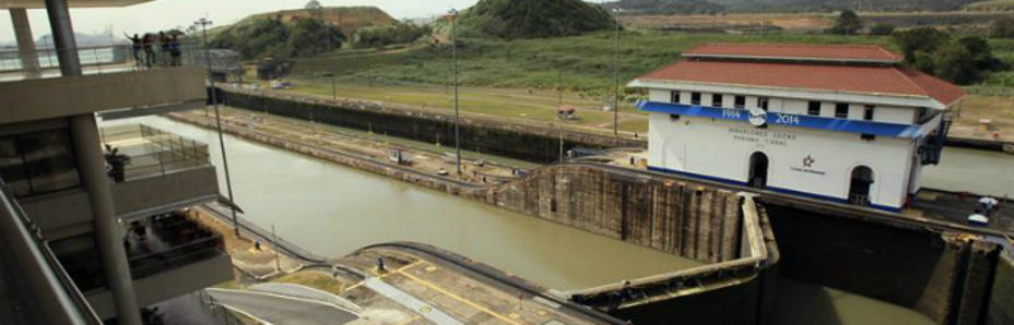 Vista panorámica de la esclusa de Miraflores en el Canal de Panamá (EFE)