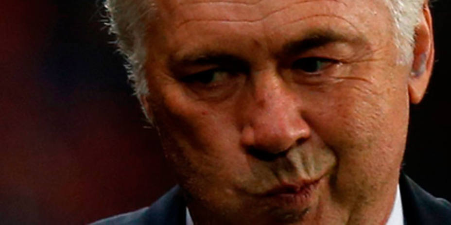 Carlo Ancelotti sigue a la espera de cerrar su salida del PSG (REUTERS)