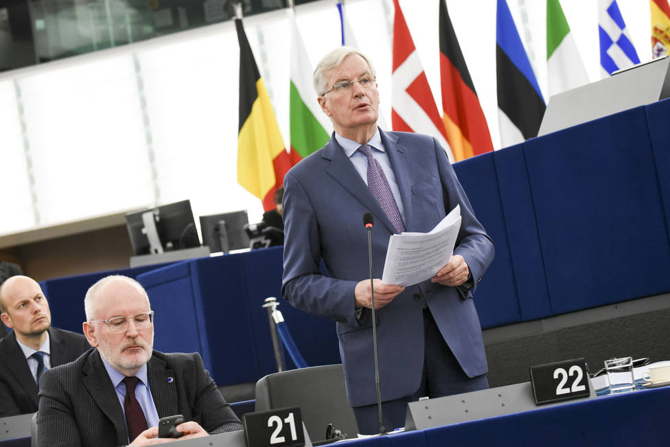 Barnier avisa de que una prórroga a largo plazo del Brexit debe estar ligada a un nuevo proceso político