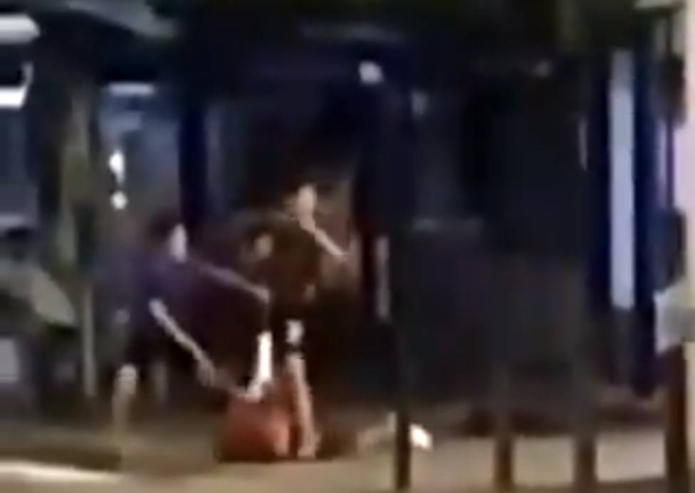 La brutal paliza a un joven en Hospitalet utilizando un patinete eléctrico para golpearle la cabeza