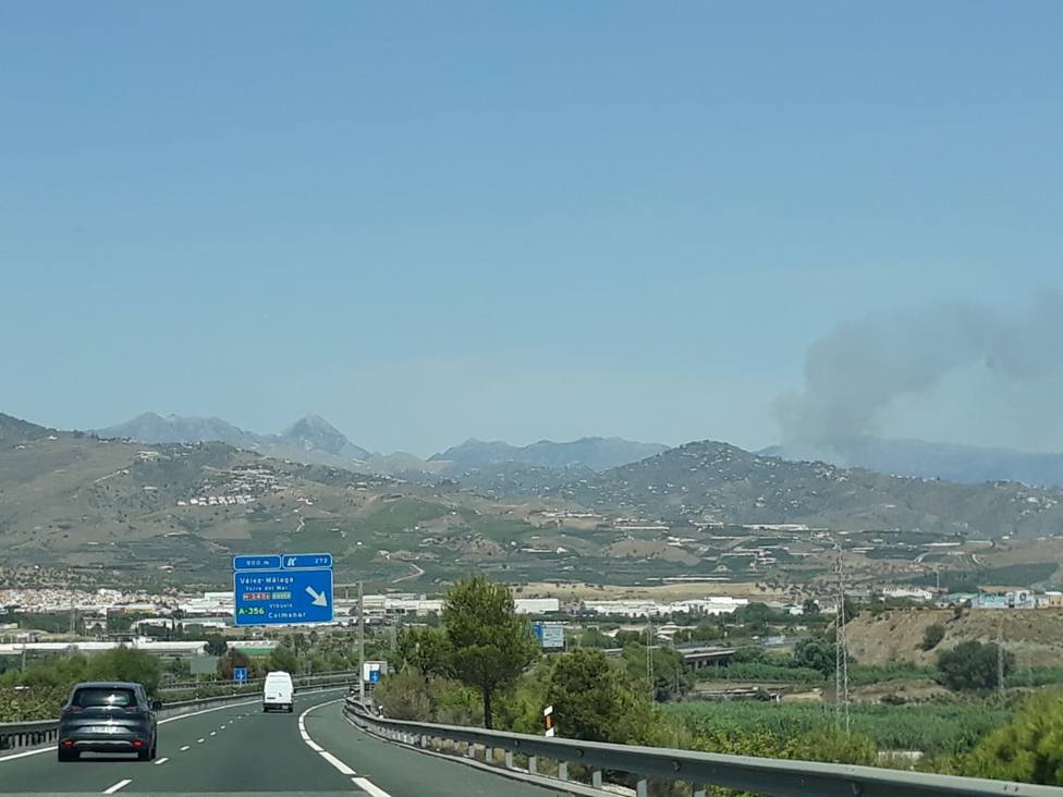 Declarado un incendio forestal en Torrox (Málaga)