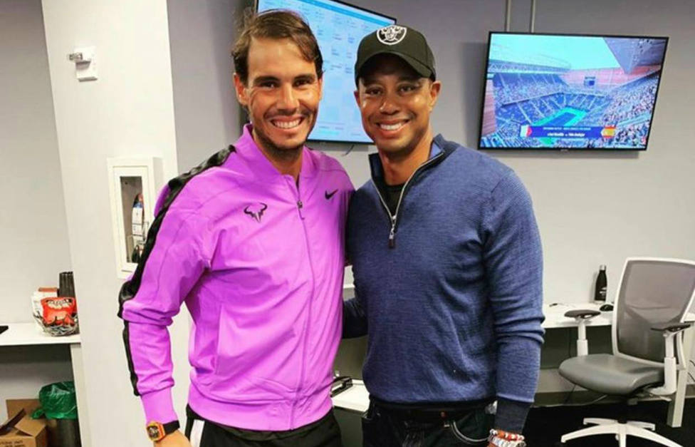 Tiger Woods se pone en pie ante el juego de Rafa Nadal en el US Open