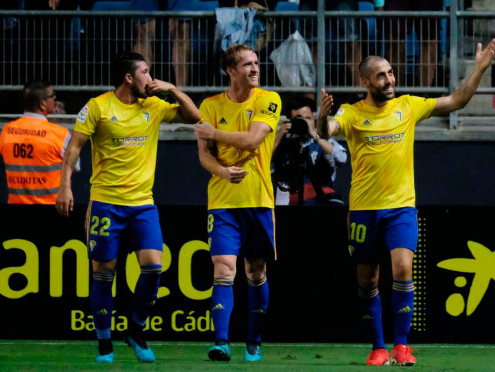 El Cádiz celebra su primer gol al Girona (@LaLiga)