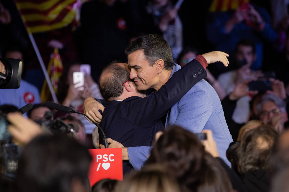 Sánchez llega a la sede del PSOE para seguir el escrutinio