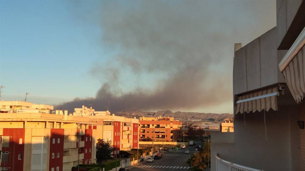 La Plataforma ciudadana StopQuemas denuncia que las quemas agrícolas hacen irrespirable el aire en Águilas