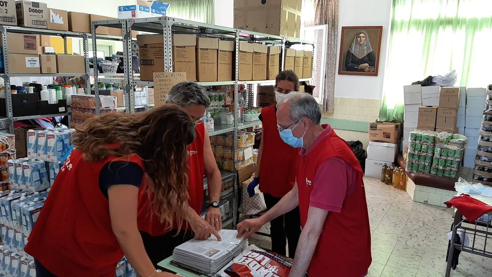 servicio de reparto de alimentos realizado por Cáritas Menorca durante los meses de verano