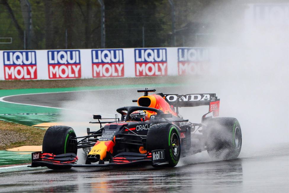 Verstappen arrasa en el caos de Imola, con Sainz quinto y Alonso undécimo