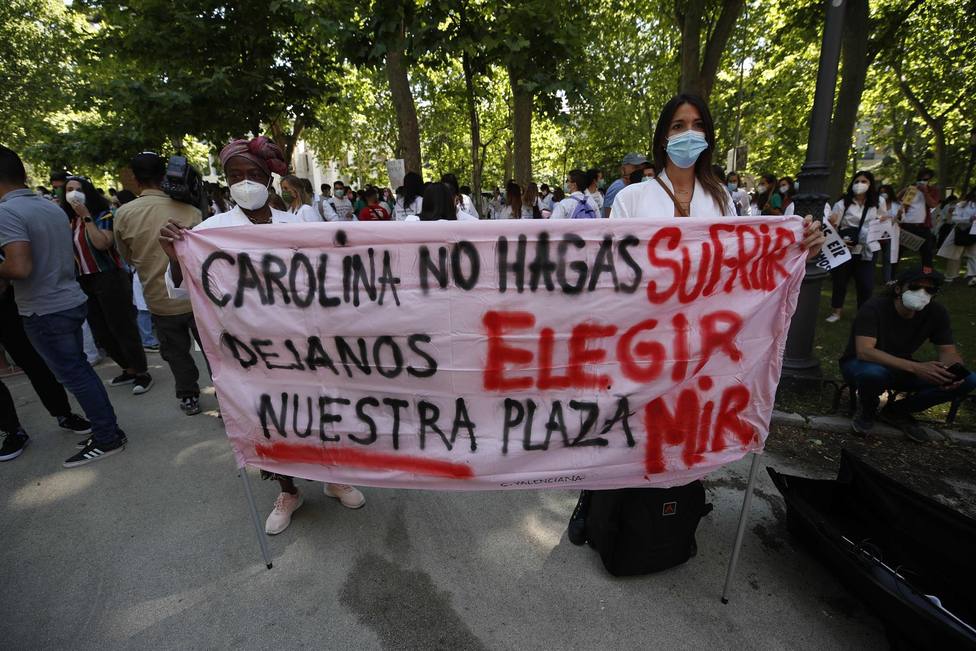 Médicos Internos Residentes (MIR) protestan a las puertas del Ministerio de Sanidad en Madrid