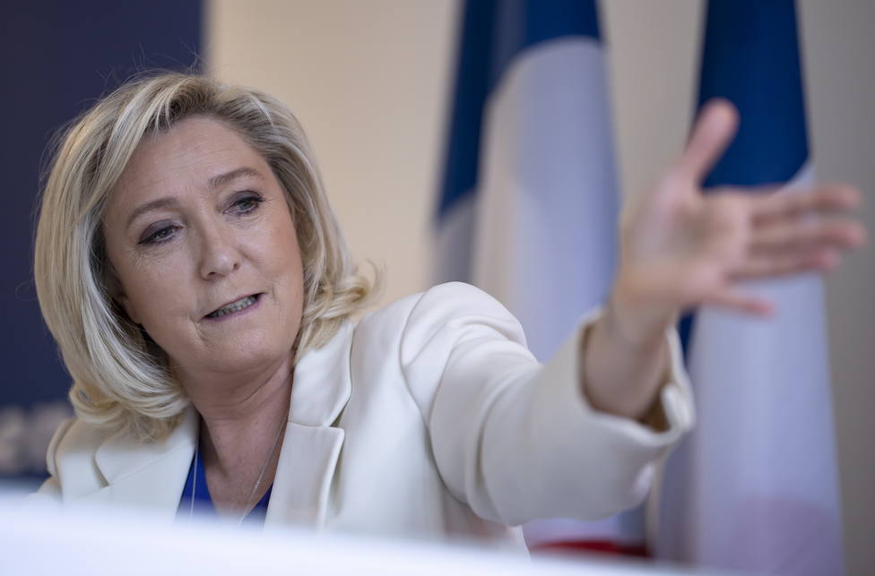 Le Pen lanza su campaña presidencial advirtiendo contra las zonas talibanizadas de Francia