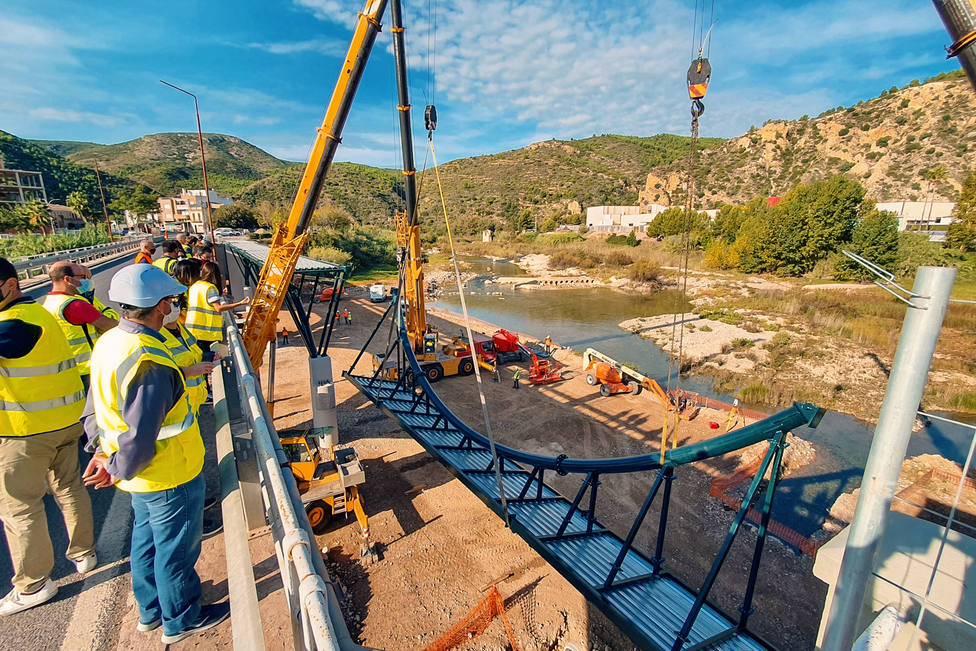 Avanzan las obras de la pasarela que la Generalitat construye en Ribesalbes para mejorar la seguridad peatonal