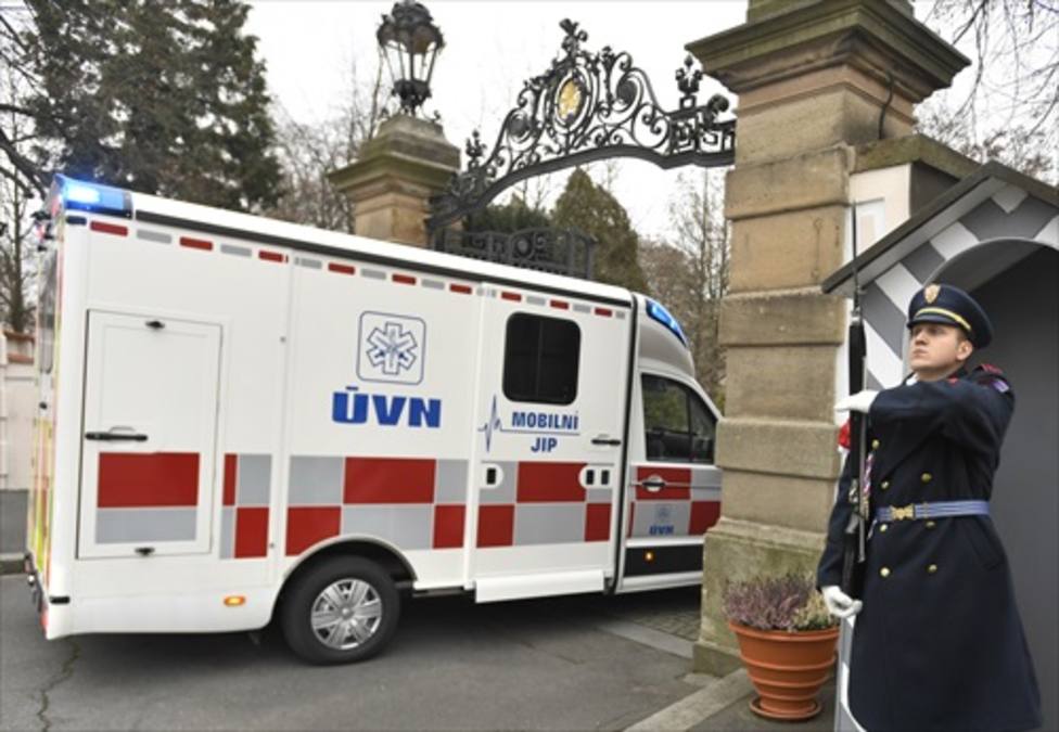 El presidente checo abandona el hospital y juramentará el domingo al nuevo primer ministro