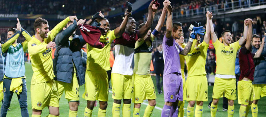 El Villarreal celebra la goleada en Praga. REUTERS