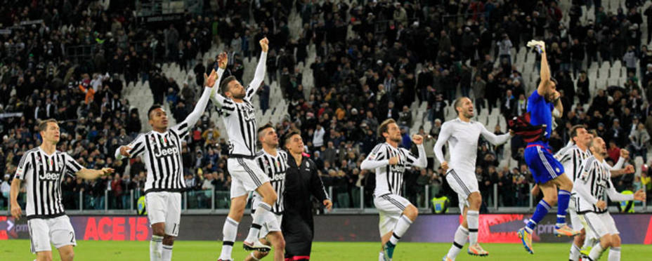 La Juve celebrando la victoria (foto: Reuters)
