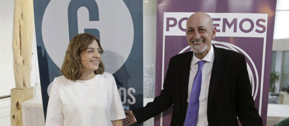 Celia Meyer, de Ganemos, y Jesús Montero, de Podemos, al presentar el acuerdo. EFE
