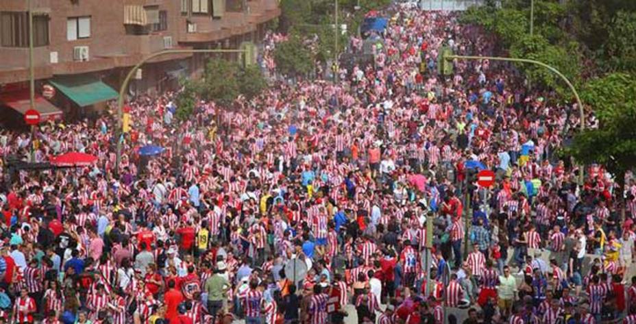 Masa de aficionados del Atlético en la celebracion de la Liga