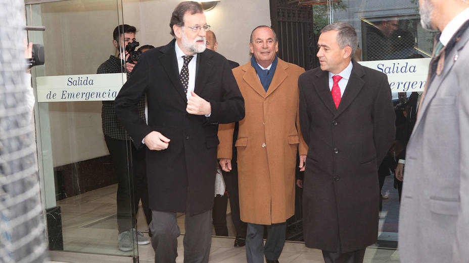 Julián Velasco, Mariano Rajoy, Fernando Giménez Barriocanal y Rafael Pérez del Puerto acceden al edificio de COPE