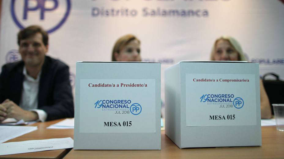 VOTACION DE LOS CANDIDATOS PABLO CASADO Y SORAYA SAENZ DE SANTAMARIA EN LAS PRIMARIAS DEL PP EN LA MESA DEL DISTRITO DE SALAMANCA (MADRID)