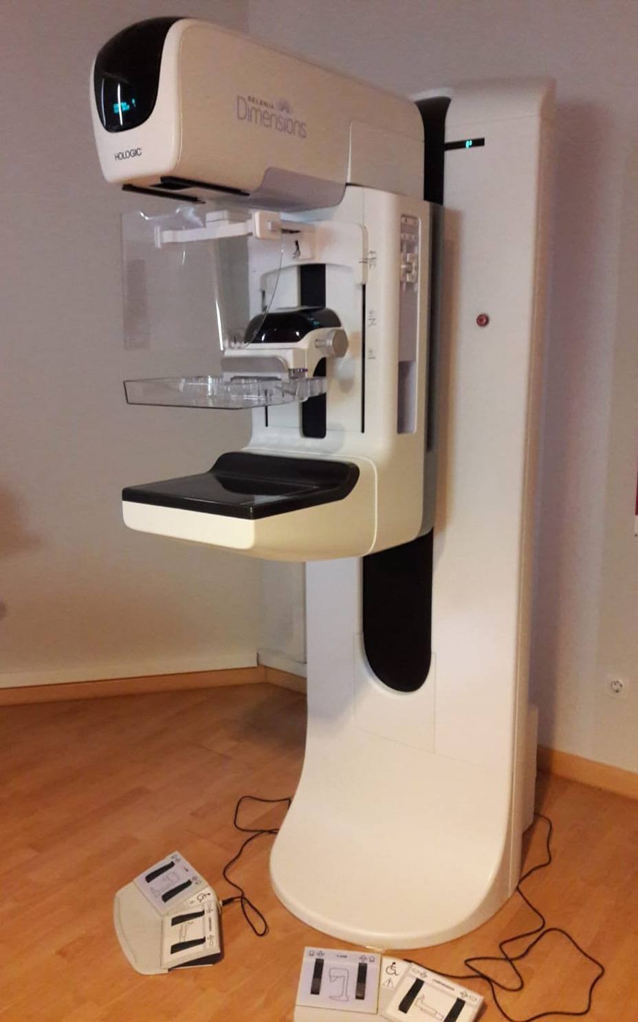 La unidad para la detección precoz del cáncer de mama del Bierzo estrena mamógrafo digital