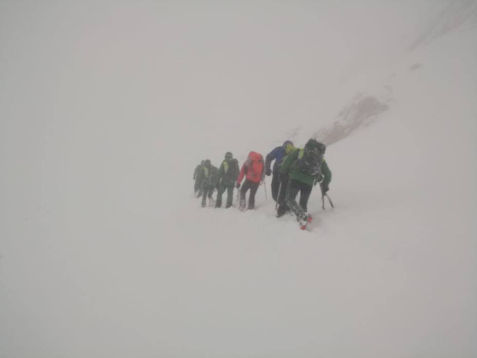 La Guardia Civil rescata a dos escaladores durante una ventisca en el pico Aspe (Huesca)