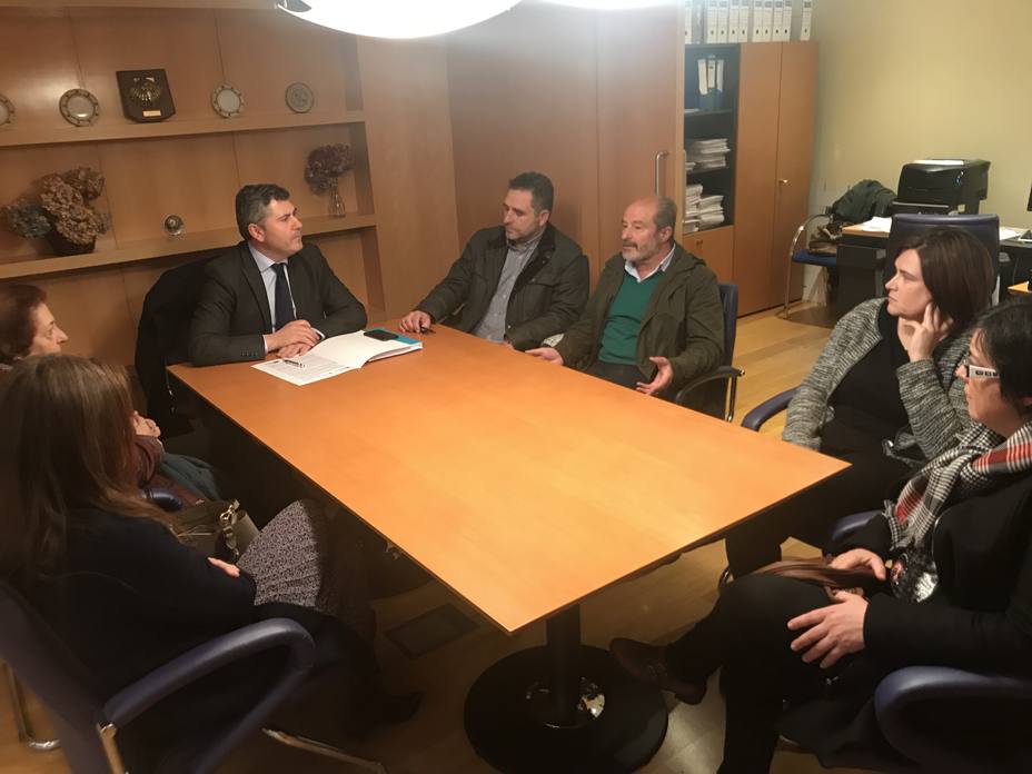Rodeiro se reune con el alcalde de As Somozas y los candidatos del PP a San Sadurniño, Cerdido y Moeche