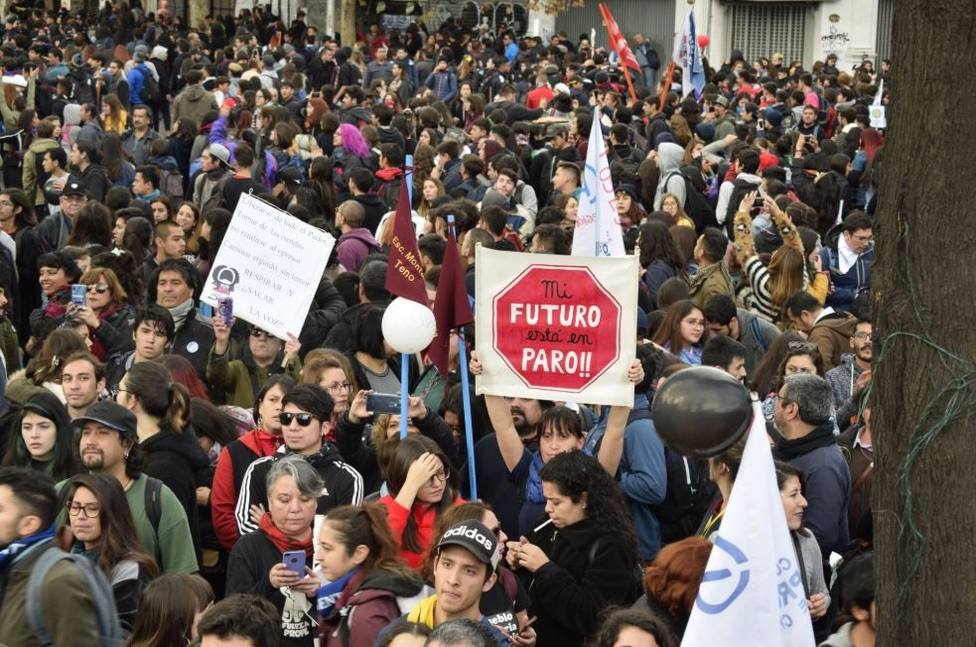 Los profesores y el Gobierno reanudan el diálogo en Chile tras cinco semanas de huelga