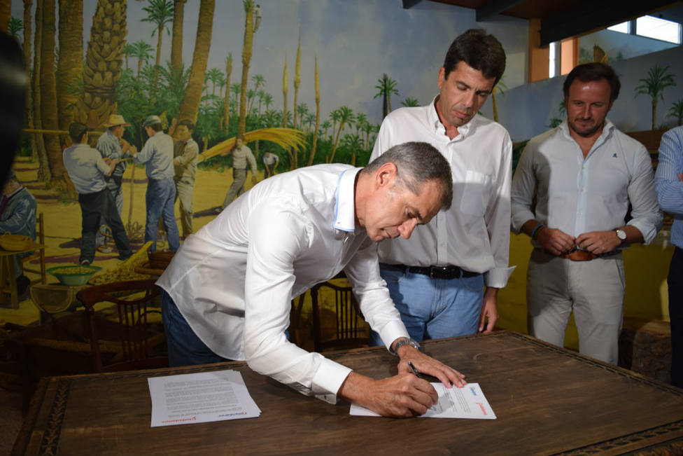 Firma del acuerdo entre Ciudadanos y Populares en la Diputación (Ciudadanos)
