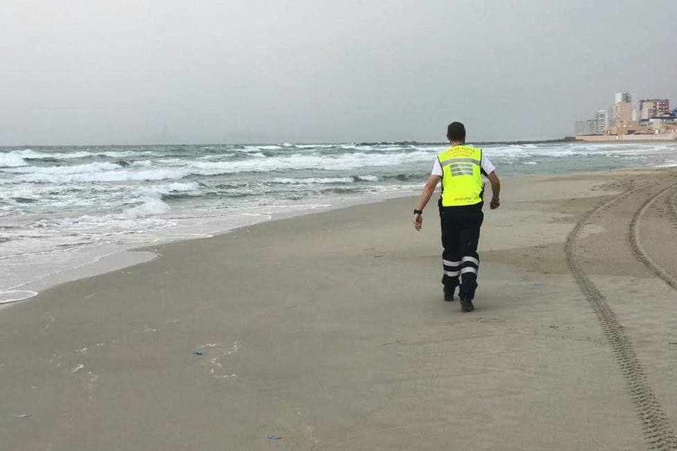 Reabren las playas de La Manga y Cabo de Palos tras retirar restos de atunes