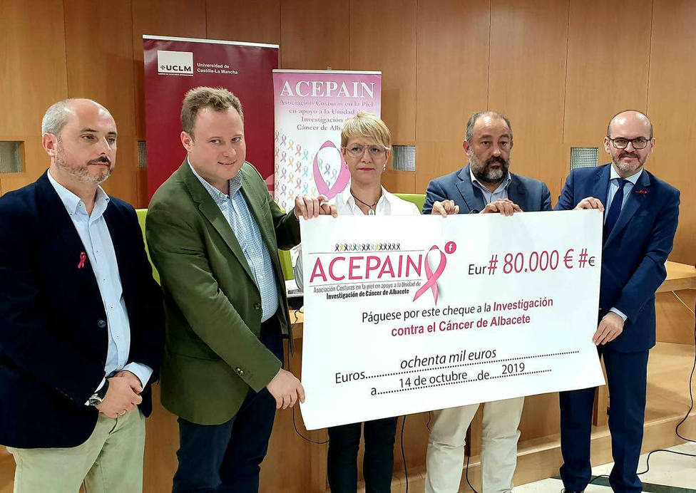 Acepain ha recaudado a lo largo del año 80.000 euros, dinero que ha entregado al CHUA