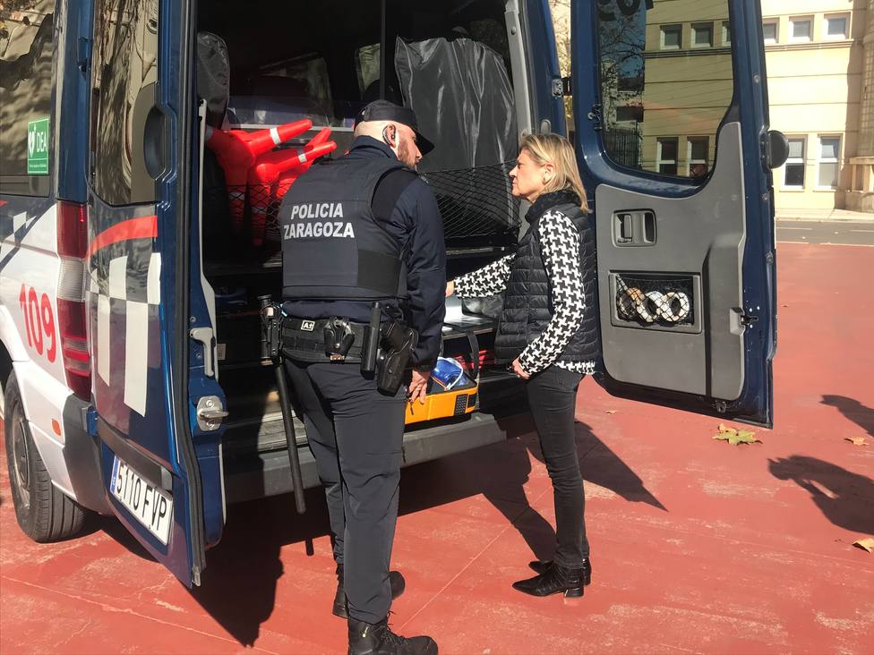 Zaragoza.-Las furgonetas de la UAPO de la PolicÃ­a Local cuentan con 10 desfibriladores para atender cualquier emergencia