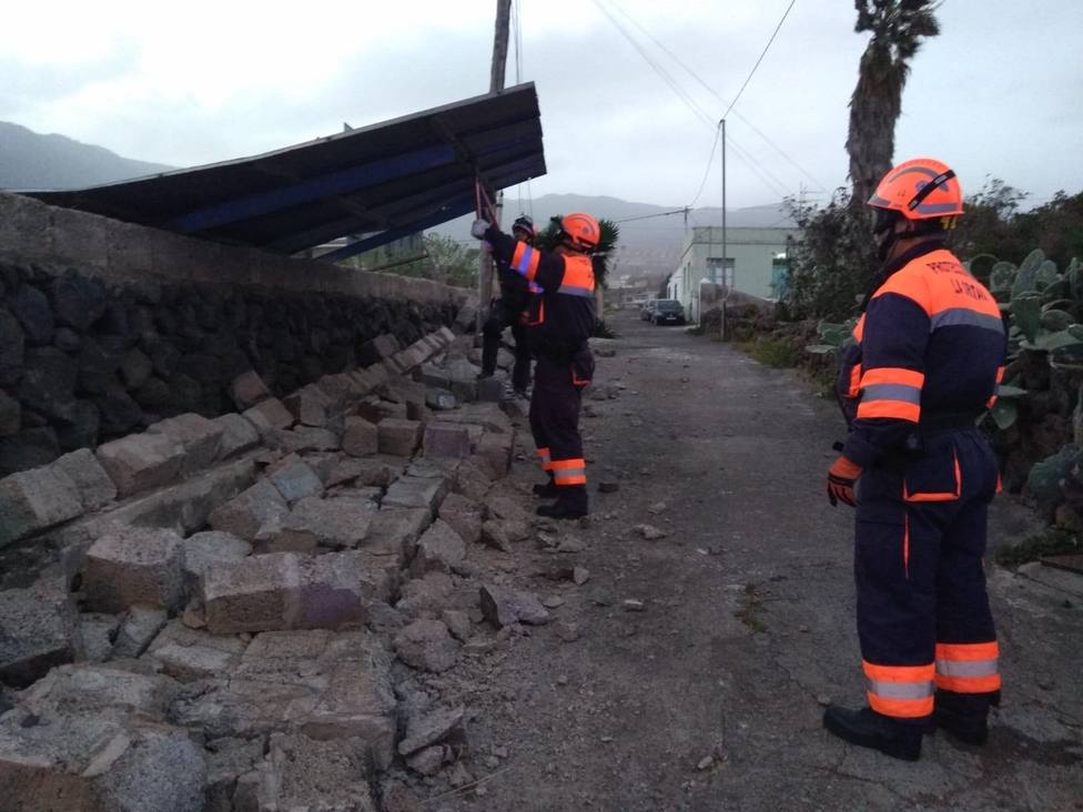 Caída de un muro en La Orotava debido al viento