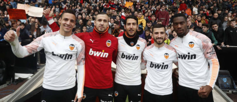 Los cinco capitanes del Valencia CF asistieron a la reunión