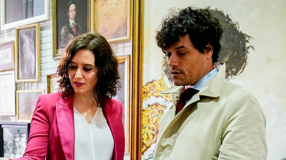 Miguel Abellán junto a la presidenta de la Comunidad de Madrid, Isabel Díaz Ayuso