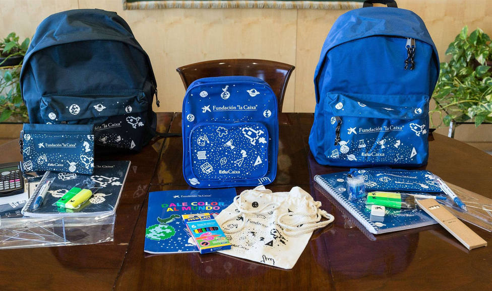 Kits escolares repartidos por la Fundación La Caixa y CaixaBank.