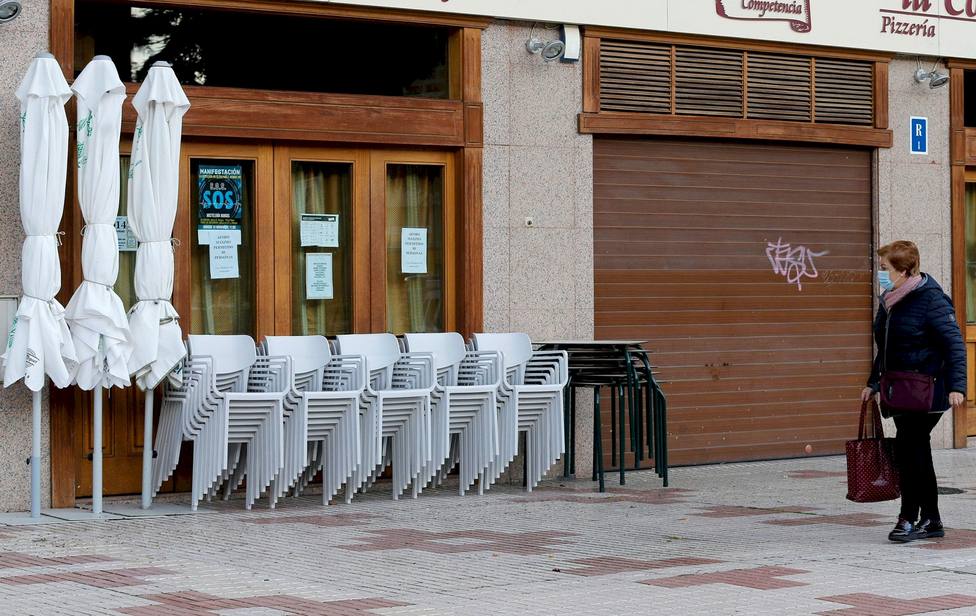 Un bar de Burgos cerrado por la crisis del coronavirus