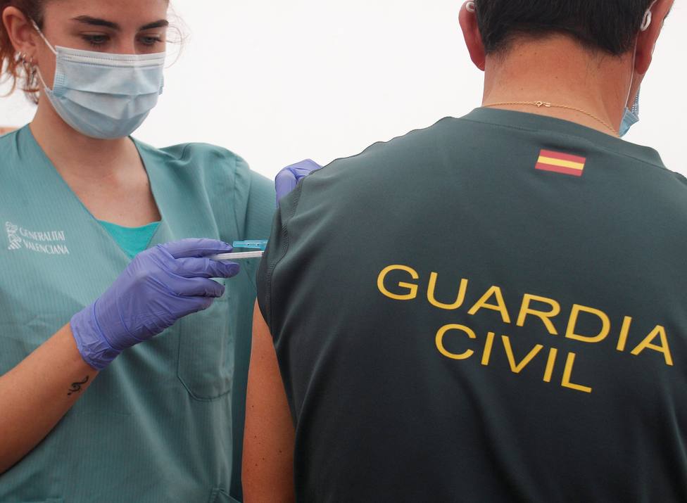Cs ve intolerable que Cataluña haya vacunado al 80% de los Mossos y sólo al 4% de la Policía Nacional