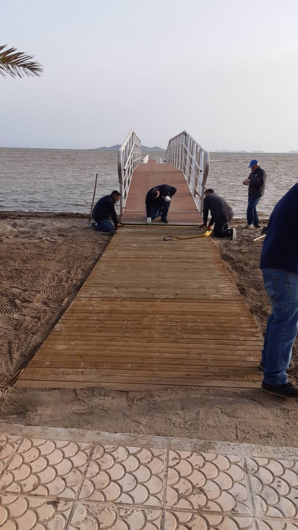 Los vecinos del Mar Menor reiteran su respaldo a balnerarios y exigen al Ministerio la retirada de secos