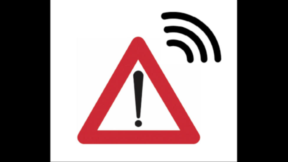DGT: La nueva señal de emergencia obligatoria en tu coche para advertir de los peligros en carretera
