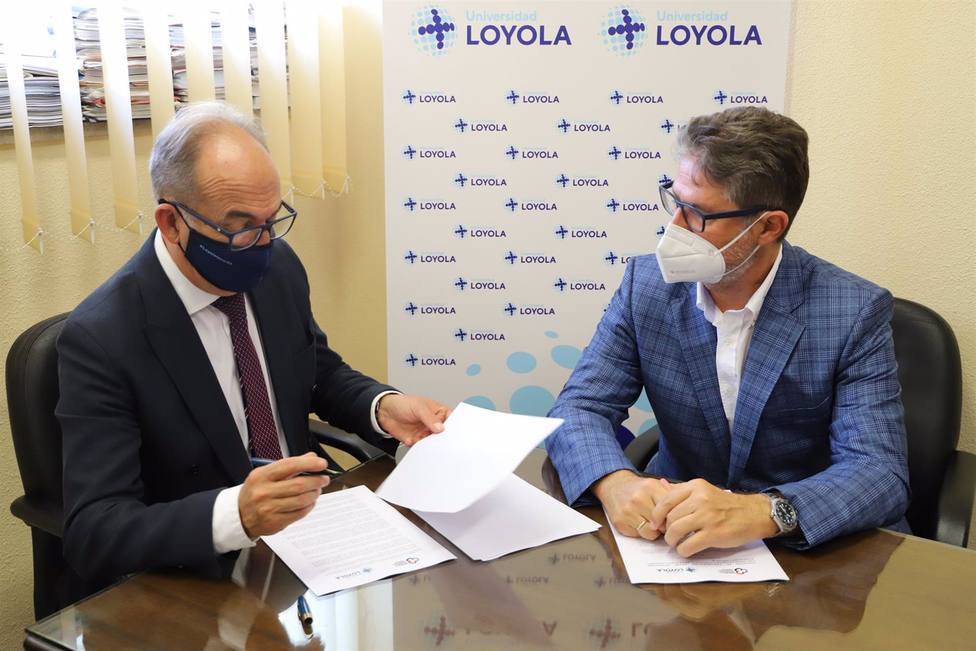 Loyola y Cajasur renuevan su convenio para financiar becas de prácticas en empresas