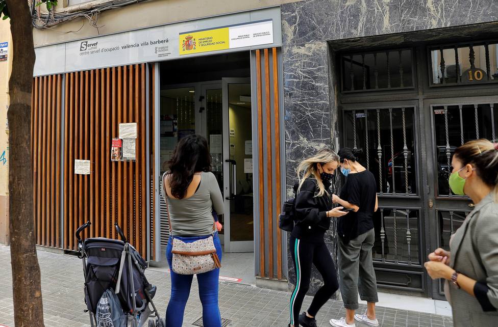 Ser joven en España, un mes más, implica liderar el desempleo en Europa: El SMI es un freno