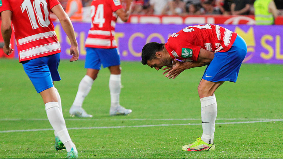 Jorge Molina lamenta el penalti fallado frente al Espanyol, en la última jornada de Liga (FOTO: EFE)