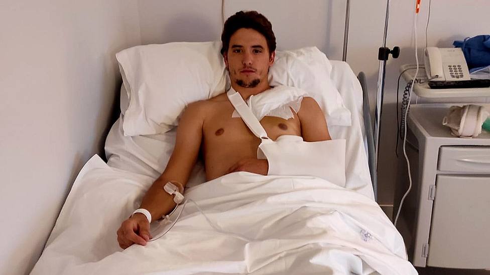 Diego Carretero tras ser intervenido de su fractura de clavícula