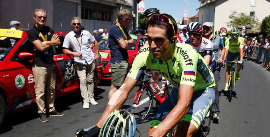 Alberto Contador correrá en otro equipo en 2017 tras la desaparición del Tinkoff. Reuters.