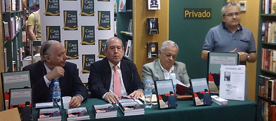 François Zumbiehl, Carlos Abella, Gonzalo Santonja y Manuel Durán durante la presentación de ¡Derecho al toro!. COPE.ES