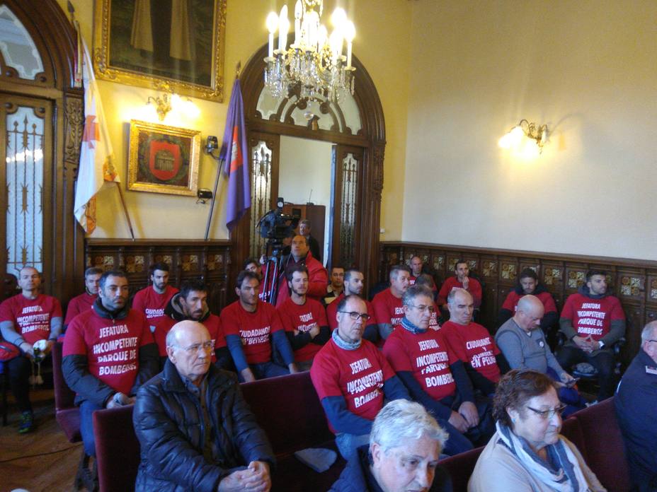 Bomberos de Ávila en el Pleno Municipal